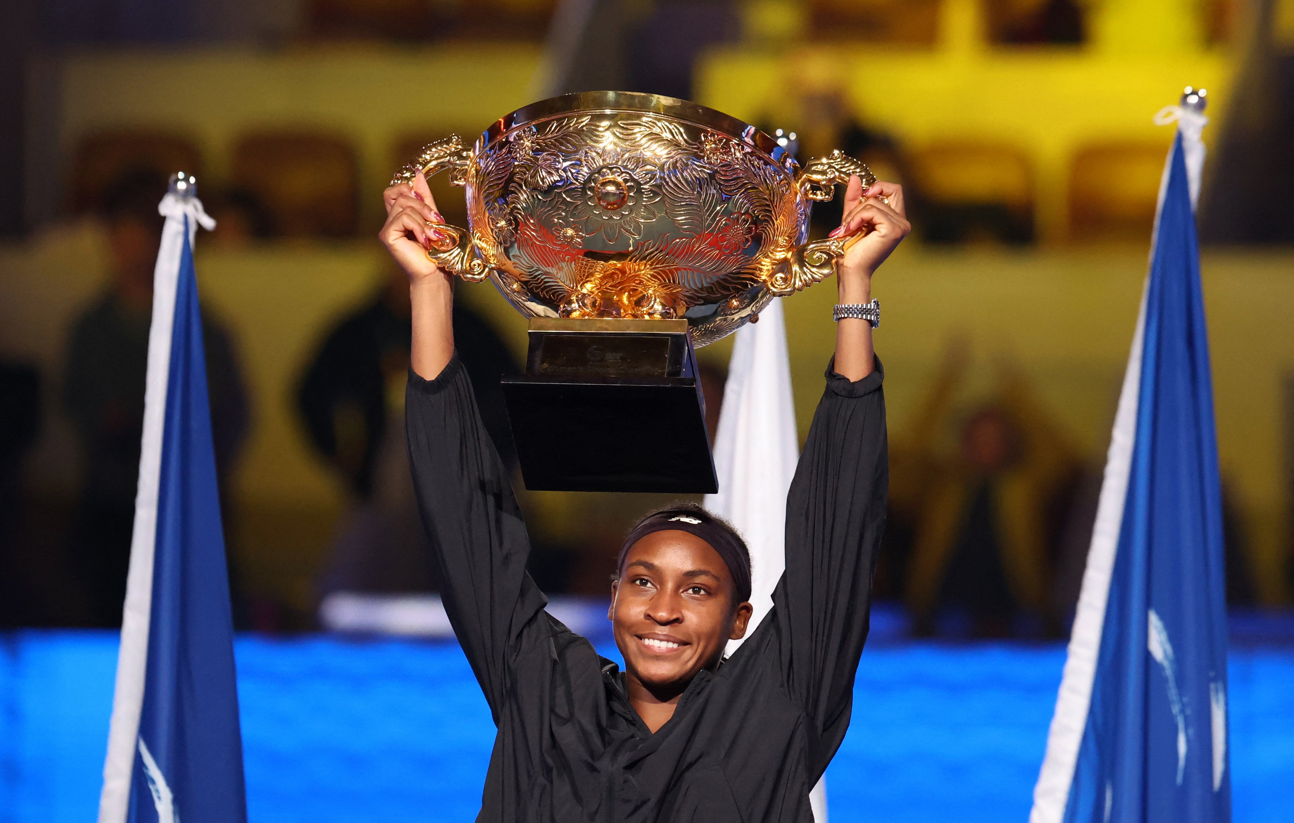 莱万多夫斯基重返赛场，夺冠首场状态出色，快船观众沸腾！